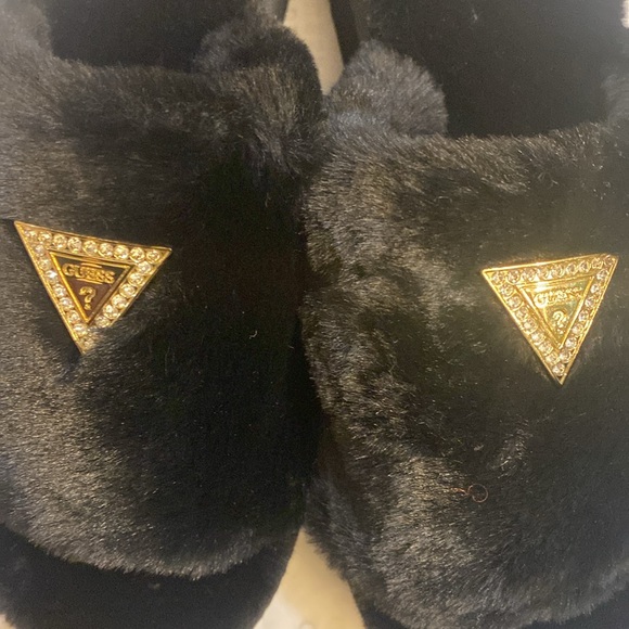 Fur slip on Guess shoes - Picture 2 of 6